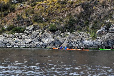 Taquile, Titicaca Gölü 'nün Peru tarafında, Puno şehrinden 45 km açıkta bulunan bir adadır. 5,5 'e 1,6 kilometre büyüklüğündeki ve 5,72 km2' lik bir alanı bulunan adada yaklaşık 2 bin 200 kişi yaşamaktadır. Adanın en yüksek noktası 4050 metredir.