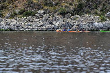 Taquile, Titicaca Gölü 'nün Peru tarafında, Puno şehrinden 45 km açıkta bulunan bir adadır. 5,5 'e 1,6 kilometre büyüklüğündeki ve 5,72 km2' lik bir alanı bulunan adada yaklaşık 2 bin 200 kişi yaşamaktadır. Adanın en yüksek noktası 4050 metredir.
