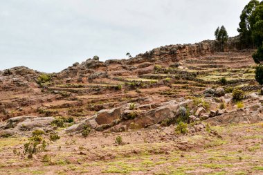 Taquile, Titicaca Gölü 'nün Peru tarafında, Puno şehrinden 45 km açıkta bulunan bir adadır. 5,5 'e 1,6 kilometre büyüklüğündeki ve 5,72 km2' lik bir alanı bulunan adada yaklaşık 2 bin 200 kişi yaşamaktadır. Adanın en yüksek noktası 4050 metredir. 