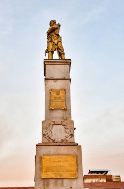 Francisco Bolognesi Cervantes, Pasifik Savaşı 'na katılımıyla tanınan Perulu bir askerdi. Albaylık rütbesiyle, Şili kuvvetlerine karşı Plaza de Arica 'yı savundu.