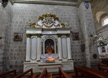 Katedral Baslica San Carlos Borromeo ya da Puno Katedrali, Peru 'nun güneydoğusundaki Puno şehrinde bulunan bir Katolik kilisesidir. Andean Barok mimari geleneğinde yer alır ve Puno Katolik Piskoposluğu 'nun merkezidir.