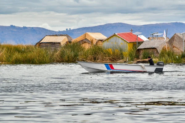 Uros Drijvende Eilanden Uitzicht Het Titicacameer Urosul Maakt Gebruik Van — Stockfoto