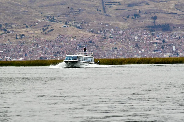 Lancha Rápida Lago Titicaca Puno Lago Situado Una Altitud 3812 — Foto de Stock
