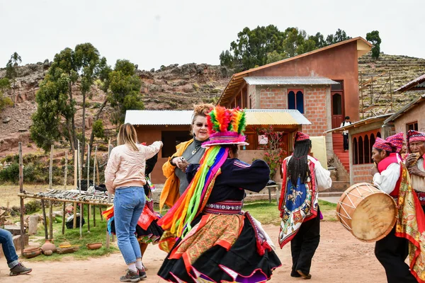 Taquile Män Som Virkar Denna Män Som Virka Hattar Och — Stockfoto