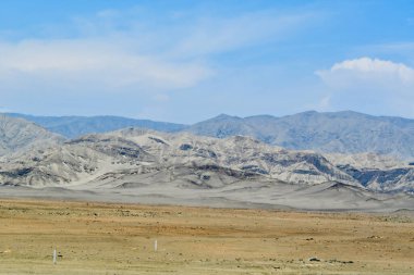 And Dağları-Peru dünyanın en uzun sıradağlarıdır. Güney Amerika 'nın batı kıyısı boyunca Venezuela, Kolombiya, Ekvador, Peru, Bolivya, Arjantin ve Şili boyunca uzanırlar..