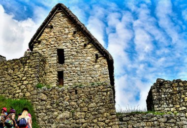 Machu Picchu - Gizem, cazibe ve geleneklerle çevrili Kayıp Şehir, Machu Pichu İnka İmparatorluğu 'nun en ünlü sembolüdür. 1911 'de kaşif Hiram Bingham tarafından keşfedildi., 