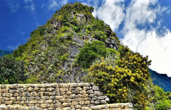 Foto Huayna Picchu Una Montaña Perú Que Río Urubamba Dobla — Foto de Stock