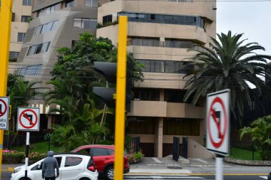 Lima şehrindeki binalar fatih Francisco Pizarro tarafından 1535 yılında kuruldu ve başlangıçta Peru Krallarının Sadık Şehri olarak adlandırıldı. Lima şehrinin ilk haritaları Lima adını ve 