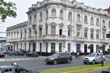 Lima şehrindeki binalar, fatih Francisco Pizarro tarafından 18 Ocak 1535 'te kuruldu ve Peru Kralları' nın Sadık Şehri olarak adlandırıldı. Lima adı ve 