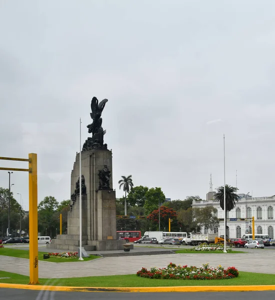 Buildings Lima Statuesthe City Oflima Founded Conqueror Francisco Pizarro On1535And — Stock Photo, Image
