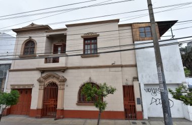 Lima şehrindeki binalar, fatih Francisco Pizarro tarafından 18 Ocak 1535 'te kuruldu ve Peru Kralları' nın Sadık Şehri olarak adlandırıldı. Lima adı ve 