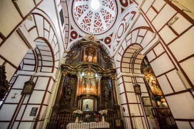 Saint Francis Manastırı ve Lima Bazilika Katedrali 1535 yılında başlayan ve 1649 yılında tamamlanan Roma Katolik Katedrali. Aziz John, Havari ve Evang 'a ithaf edilmiştir.