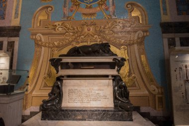 Saint Francis Manastırı ve Lima Bazilika Katedrali 1535 yılında başlayan ve 1649 yılında tamamlanan Roma Katolik Katedrali. Aziz John, Havari ve Evang 'a ithaf edilmiştir.