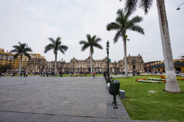 Plaza Mayor veya Plaza des Armas. bu görkemli meydanda koloni mimarisinden, sofistike binalardan ve özellikle oyulmuş ahşap balkonlardan etkilenirsiniz..