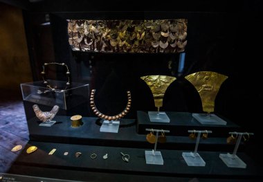 Peru mücevherleri, süsler, tarikat nesneleri ve Kolomb öncesi dönemden kalma silahlar Christopher Columbus 'un 