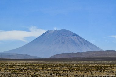 Misti volkanı Misti (ayrıca Putina veya Guagua Putina olarak da bilinir), Peru 'nun güneyinde, Arequipa kenti yakınlarında bulunan bir volkandır. Mevsimsel olarak karla kaplı simetrik konisiyle Misti 5,822 metre uzakta. Son patlama 1985, 198 yılındaydı. 