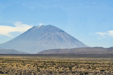 Misti volkanı Misti (ayrıca Putina veya Guagua Putina olarak da bilinir), Peru 'nun güneyinde, Arequipa kenti yakınlarında bulunan bir volkandır. Mevsimsel olarak karla kaplı simetrik konisiyle Misti 5,822 metre uzakta. Son patlama 1985, 198 yılındaydı. 