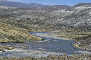 Peru And Dağları 'nın yüksek Altiplanosundaki göller - Colca Vadisi, sadece kanyon ve akbabalar için değil, aynı zamanda İnkalar' ın Kayıp Vadisi olarak adlandırılan vadi için de görülmeye değer bir yerdir..