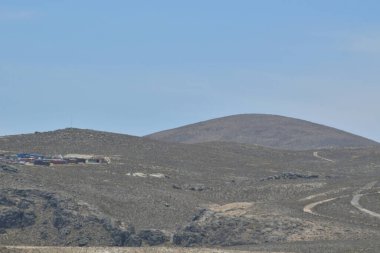 And Dağları Altiplano 'dan And Dağları' nın manzarası dünyanın en uzun sıradağlarıdır. Güney Amerika 'nın batı kıyısı boyunca uzanırlar ve aslında Peru, Bolivya gibi bazı bölgelerde iki ya da daha fazla paralel zincirden oluşur.,... 