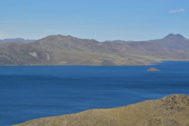 Peru And Dağları 'nın yüksek Altiplanosundaki göller - Colca Vadisi, sadece kanyon ve akbabalar için değil, aynı zamanda İnkalar' ın Kayıp Vadisi olarak adlandırılan vadi için de görülmeye değer bir yerdir..