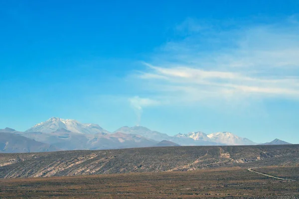 Cordilleras Los Andes Vista Desde Altiplanolas Montañas Los Andes Son —  Fotos de Stock