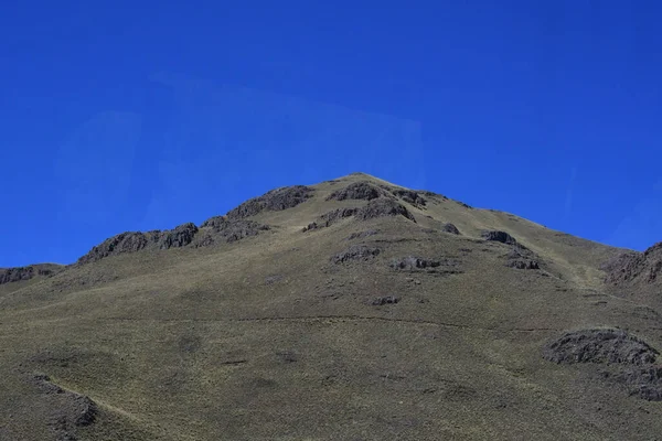 安第斯山脉是世界上最长的山脉 是世界上最长的山脉 它们沿着南美洲西海岸延伸 实际上是由秘鲁 玻利维亚等一些地区的两条或多条平行链组成的 — 图库照片