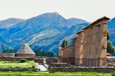 Raqch 'i ya da Wiracocha Tapınağı, Cusco' nun 110 km güneyinde yer alan önemli bir İnka arkeolojik alanıdır. Viracocha (Quechua 'da Wiracocha) İnka tarafından Titicaca Gölü' nden dünyanın yaratıcısı olarak kabul edilmiştir..