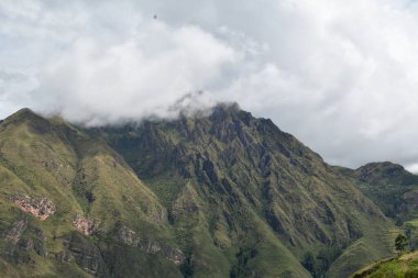 LaRayaps 4332 'den And Kordilleras' ın görüntüsü LaRaya Geçidi 'nin en yüksek noktasıdır ve bu İnka medeniyetinin en büyük sembolü olan LakeTiticaca ve SacredValley' de And Dağları Cordillera-Chimboya Tepesi 'ni 549 metrede görebilirsiniz.