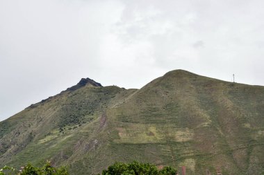 LaRayaps 4332 'den And Kordilleras' ın görüntüsü LaRaya Geçidi 'nin en yüksek noktasıdır ve bu İnka medeniyetinin en büyük sembolü olan LakeTiticaca ve SacredValley' de And Dağları Cordillera-Chimboya Tepesi 'ni 549 metrede görebilirsiniz.