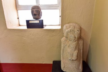 Pukara Arkeoloji Kompleksi-Pukara Müzesi. Yılan ve kertenkeleleri temsil eden yontulmuş heykellerle. İç avlusu olan küçük bir evde, korunmak için burada bulunan cisimler meraklı halka açıktır..