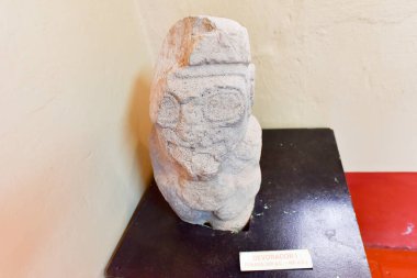 Pukara Arkeoloji Kompleksi-Pukara Müzesi. Yılan ve kertenkeleleri temsil eden yontulmuş heykellerle. İç avlusu olan küçük bir evde, korunmak için burada bulunan cisimler meraklı halka açıktır..