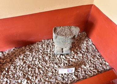 Pukara Arkeoloji Kompleksi-Pukara Müzesi. Yılan ve kertenkeleleri temsil eden yontulmuş heykellerle. İç avlusu olan küçük bir evde, korunmak için burada bulunan cisimler meraklı halka açıktır..