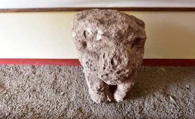 Pukara Arkeoloji Kompleksi-Pukara Müzesi. Yılan ve kertenkeleleri temsil eden yontulmuş heykellerle. İç avlusu olan küçük bir evde, korunmak için burada bulunan cisimler meraklı halka açıktır..