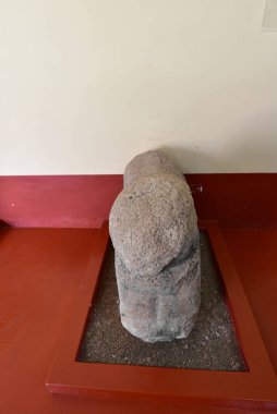 Pukara Arkeoloji Kompleksi-Pukara Müzesi. Yılan ve kertenkeleleri temsil eden yontulmuş heykellerle. İç avlusu olan küçük bir evde, korunmak için burada bulunan cisimler meraklı halka açıktır..