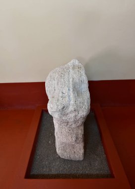 Pukara Arkeoloji Kompleksi-Pukara Müzesi. Yılan ve kertenkeleleri temsil eden yontulmuş heykellerle. İç avlusu olan küçük bir evde, korunmak için burada bulunan cisimler meraklı halka açıktır..