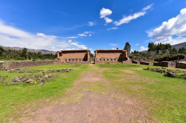 Raqch 'i ya da Wiracocha Tapınağı, Cusco' nun 110 km güneyinde yer alan önemli bir İnka arkeolojik alanıdır. Viracocha (Quechua 'da Wiracocha) İnka tarafından Titicaca Gölü' nden dünyanın yaratıcısı olarak kabul edilmiştir..
