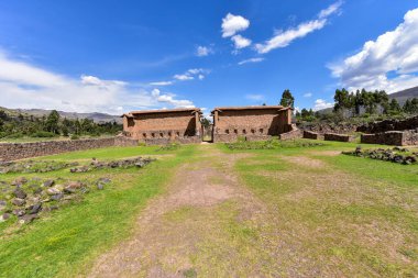 Raqch 'i ya da Wiracocha Tapınağı, Cusco' nun 110 km güneyinde yer alan önemli bir İnka arkeolojik alanıdır. Viracocha (Quechua 'da Wiracocha) İnka tarafından Titicaca Gölü' nden dünyanın yaratıcısı olarak kabul edilmiştir..