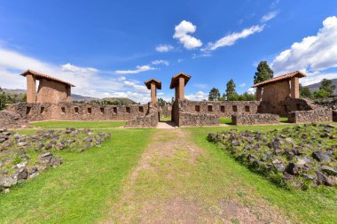 Raqch 'i ya da Wiracocha Tapınağı, Cusco' nun 110 km güneyinde yer alan önemli bir İnka arkeolojik alanıdır. Viracocha (Quechua 'da Wiracocha) İnka tarafından Titicaca Gölü' nden dünyanın yaratıcısı olarak kabul edilmiştir..
