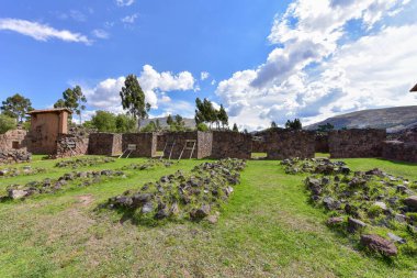 Raqch 'i ya da Wiracocha Tapınağı, Cusco' nun 110 km güneyinde yer alan önemli bir İnka arkeolojik alanıdır. Viracocha (Quechua 'da Wiracocha) İnka tarafından Titicaca Gölü' nden dünyanın yaratıcısı olarak kabul edilmiştir..