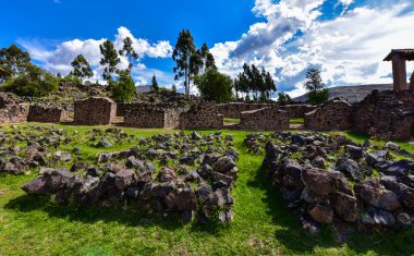 Raqch 'i ya da Wiracocha Tapınağı, Cusco' nun 110 km güneyinde yer alan önemli bir İnka arkeolojik alanıdır. Viracocha (Quechua 'da Wiracocha) İnka tarafından Titicaca Gölü' nden dünyanın yaratıcısı olarak kabul edilmiştir..