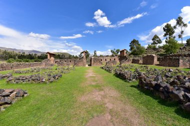 Raqch 'i ya da Wiracocha Tapınağı, Cusco' nun 110 km güneyinde yer alan önemli bir İnka arkeolojik alanıdır. Viracocha (Quechua 'da Wiracocha) İnka tarafından Titicaca Gölü' nden dünyanın yaratıcısı olarak kabul edilmiştir..