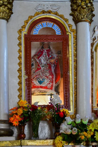 Innenraum Der Spanischen Katholischen Kirche Raqchi Spanisch Erbaute Kirche San — Stockfoto