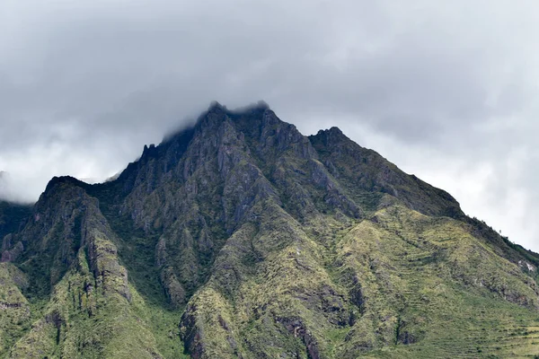 LaRayaps 4332 'den And Kordilleras' ın görüntüsü LaRaya Geçidi 'nin en yüksek noktasıdır ve bu İnka medeniyetinin en büyük sembolü olan LakeTiticaca ve SacredValley' de And Dağları Cordillera-Chimboya Tepesi 'ni 549 metrede görebilirsiniz.