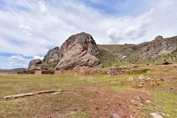Pukara Arkeoloji Kompleksi kalıntıları MÖ 1800 yılına kadar uzanır ve bölgedeki ilk şehir merkezidir. En büyük yapı, büyük tanrı Viracocha 'ya adanmış Kalasaya tapınağıdır.