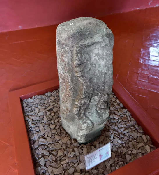 Pukara Arkeoloji Kompleksi-Pukara Müzesi. Yılan ve kertenkeleleri temsil eden yontulmuş heykellerle. İç avlusu olan küçük bir evde, korunmak için burada bulunan cisimler meraklı halka açıktır..