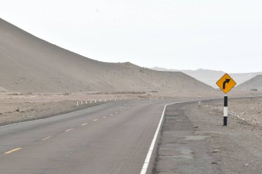 Yauca Bölgesi 'ndeki Peru Çölü geniş zeytinlikleri ile karakterize edilen Yauca Nehri' nin geniş vadisi dışında çoğunlukla çöl bölgelerinden oluşur..