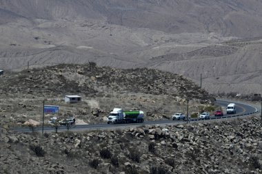Yauca Bölgesi 'ndeki Peru Çölü geniş zeytinlikleri ile karakterize edilen Yauca Nehri' nin geniş vadisi dışında çoğunlukla çöl bölgelerinden oluşur..