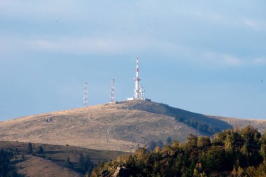 Oltenia bölgesinin çoğunu kapsayan Cerbu-Romanya 'nın tepesindeki televizyon kanalı. 1966 ve 1967 yılları arasında inşa edilmiş.
