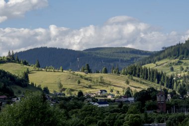 Yazın Karpat Dağları manzarası