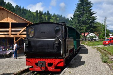 Dağlardaki eski tren.